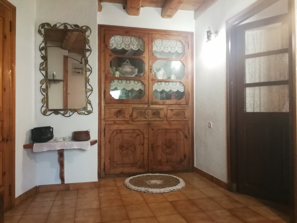 CASA MUY GRANDE EN EL CENTRO DE DURRO