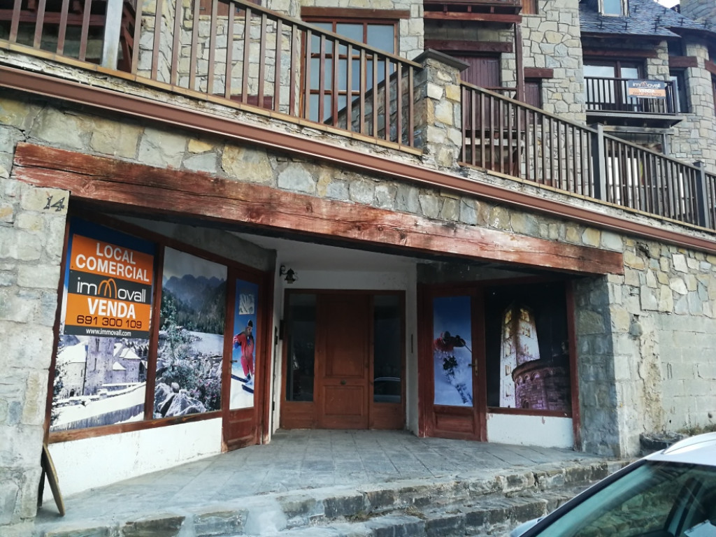 LOCALES COMERCIALES PIE DE CARRETERA EN TAÜLL