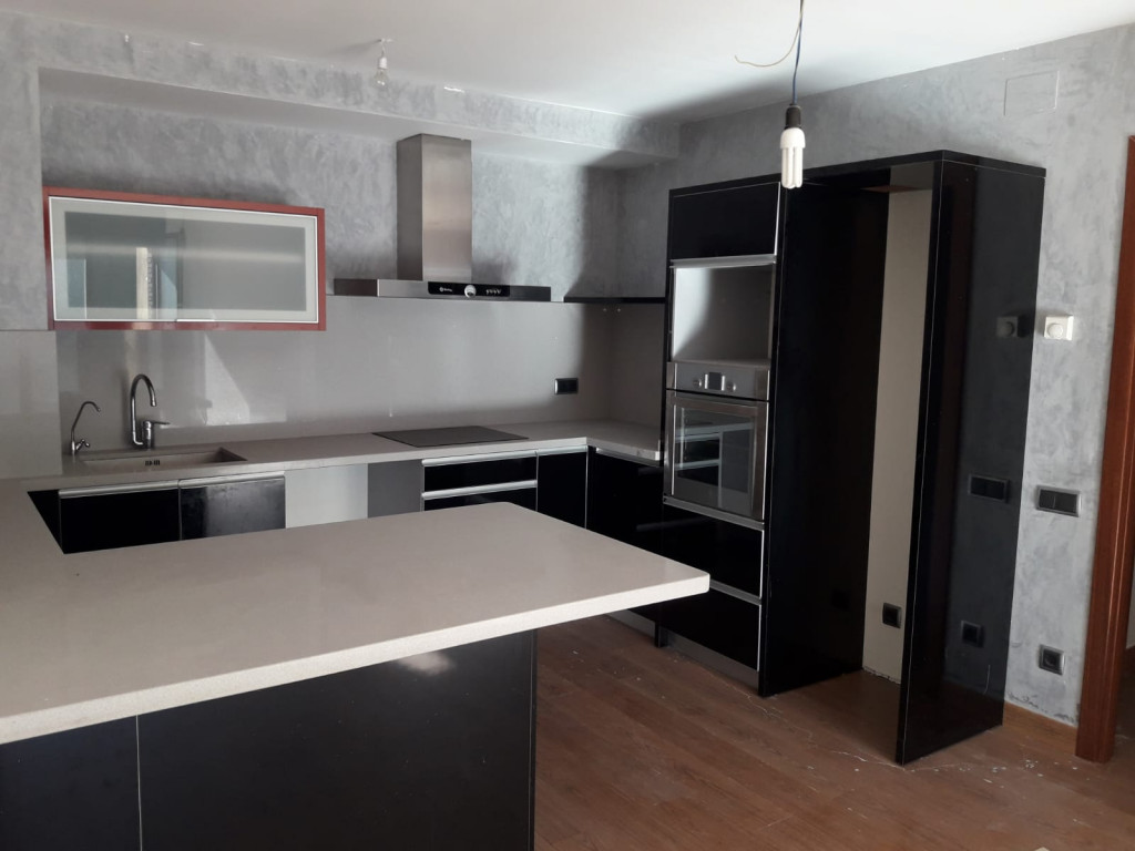 EN VENTA 6 VIVIENDAS OBRA NUEVA + PLAZAS DE APARCAMIENTO + DESPACHOS -LOCALES