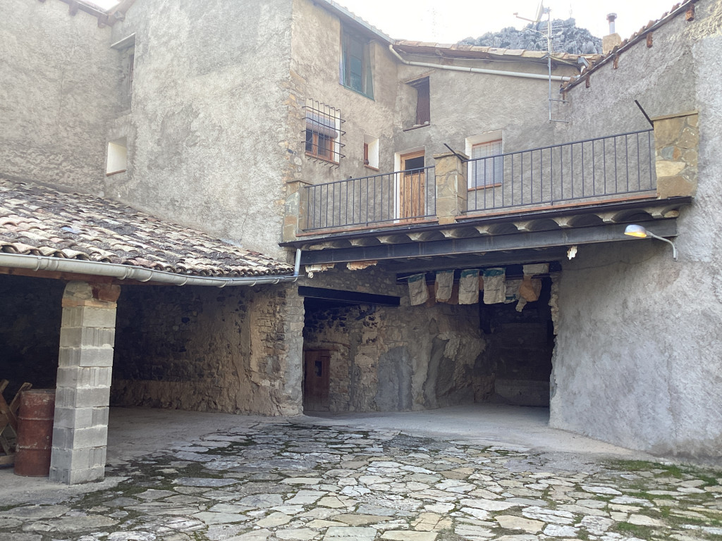 SOPEIRA -HUESCA- SE VENDE CASA DE PUEBLO EN EL CENTRO 