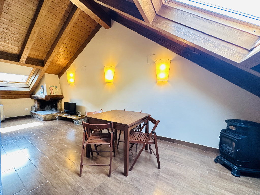 BARRUERA-VALL DE BOI- EN VENTA ATICO DUPLEX DOS DORMITORIOS CASCO ANTIGUO 
