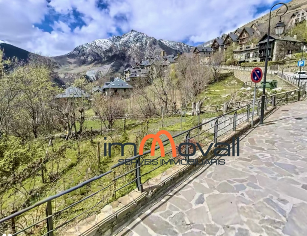 FANTASTICO LOCAL COMERCIAL EN EL PUEBLO DE TAÜLL